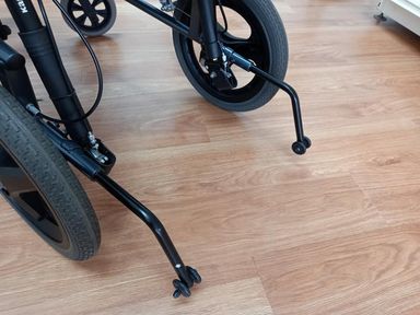 輪椅功能-輪椅防傾桿功能