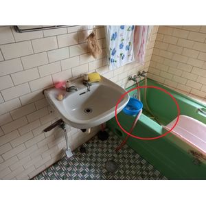 乘坐空間過窄-洗澡椅(沐浴椅)推薦介紹大全-長輩洗澡坐的安全嗎？