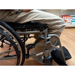 膝關節受限輪椅坐姿-輪椅挑選